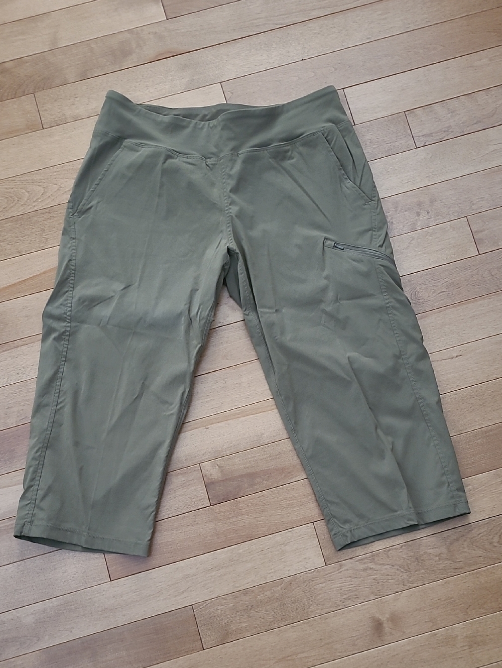 Mountain Hardwear Olive Green Women's Capris